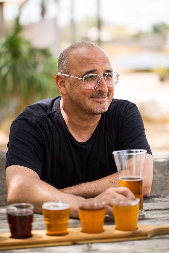 החייה את חלום המבשלה והבנג'ו. איציק לוי והבירות שלו // צילום: איתיאל ציון